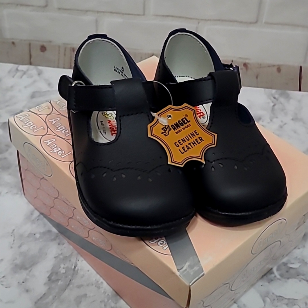 NWT & Box Angel Brand genuine leather black Mary Jane's
